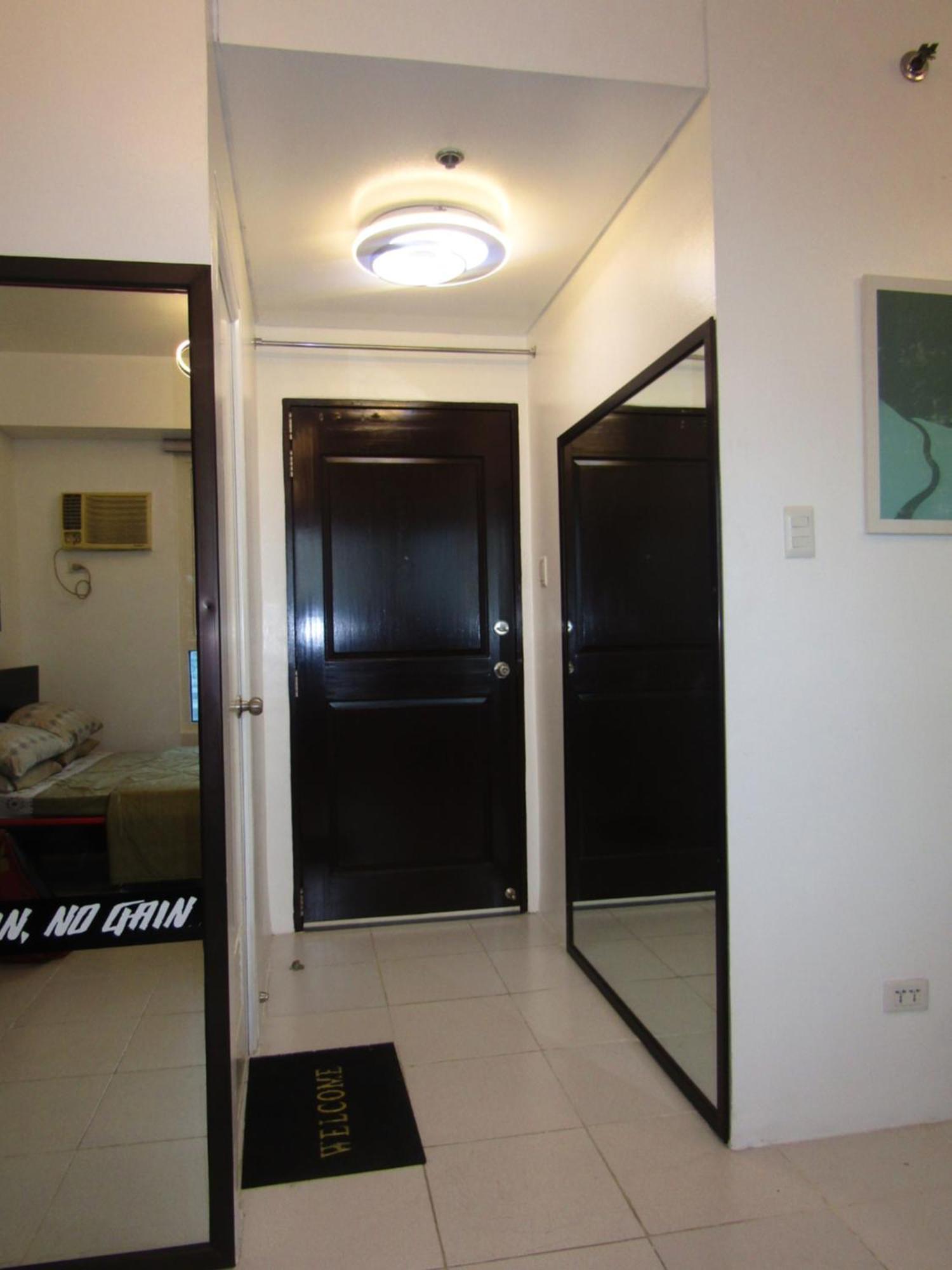 Sm Mezza 1 Residences Gian Thyresse Crib Apartment