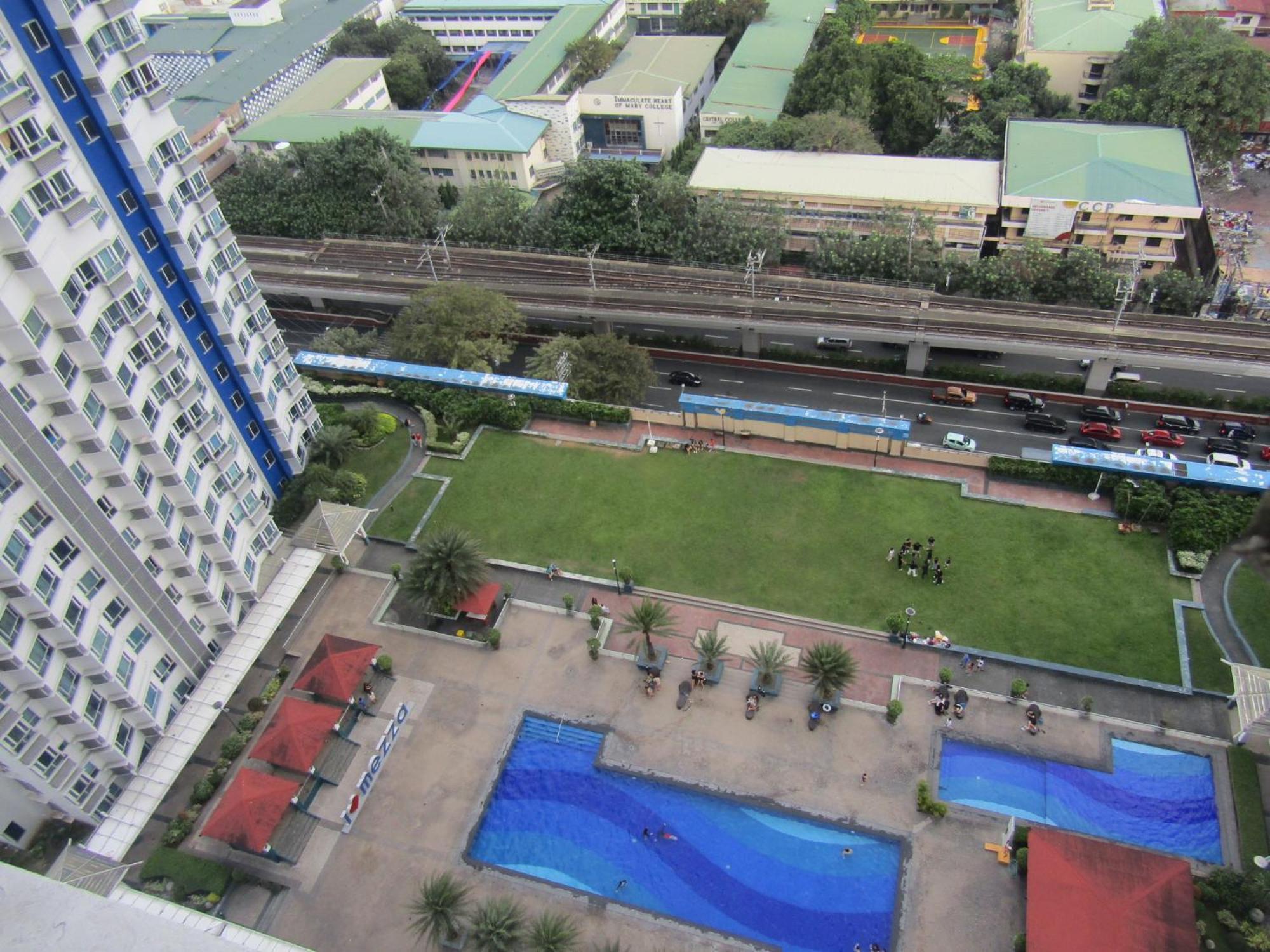 Sm Mezza 1 Residences Gian Thyresse Crib Apartment Manila