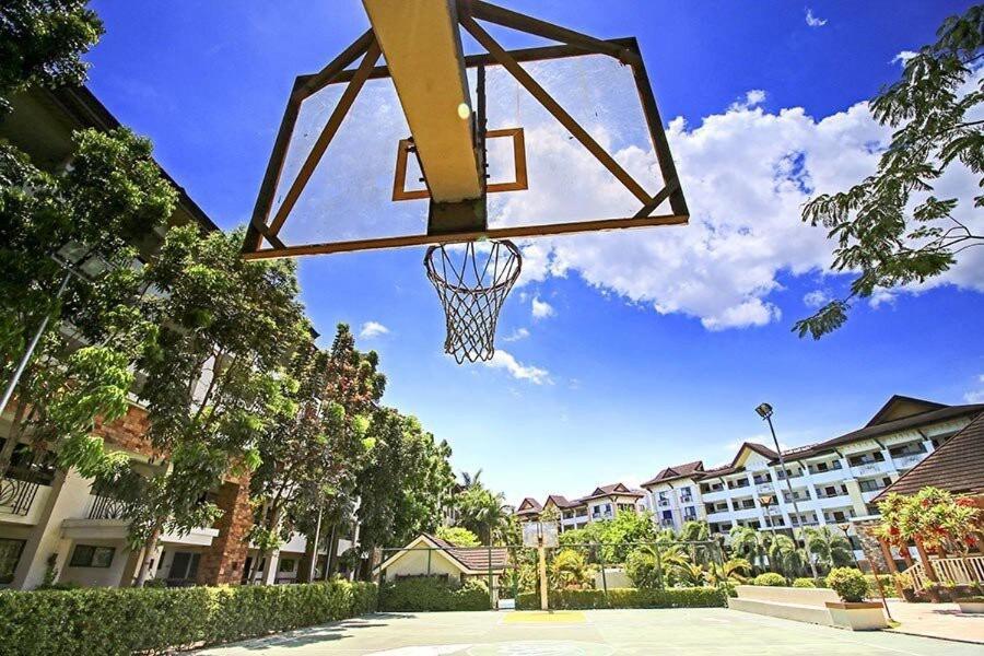 Staycation With Mickey & Minnie One Oasis Apartment Manila