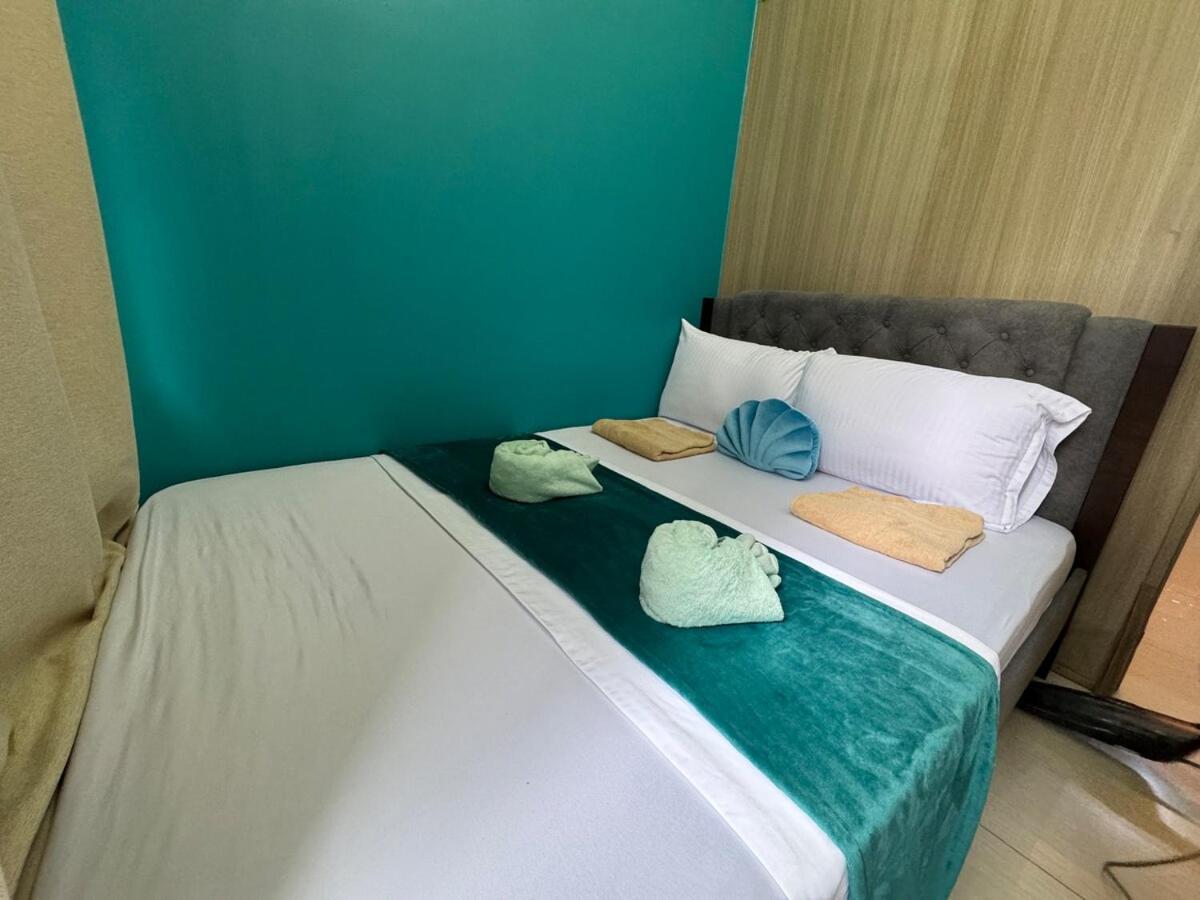 Shore 2 Residences 539 Facing Pool By Prime Manila