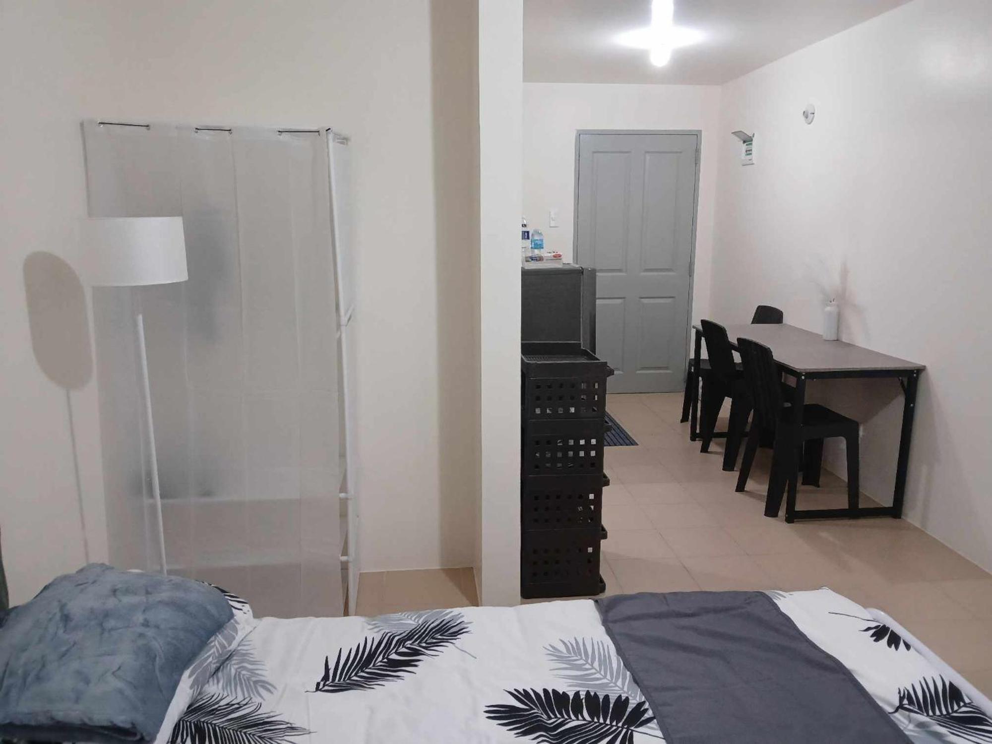 Rr's Long Commonwealth Quezon Apartment *