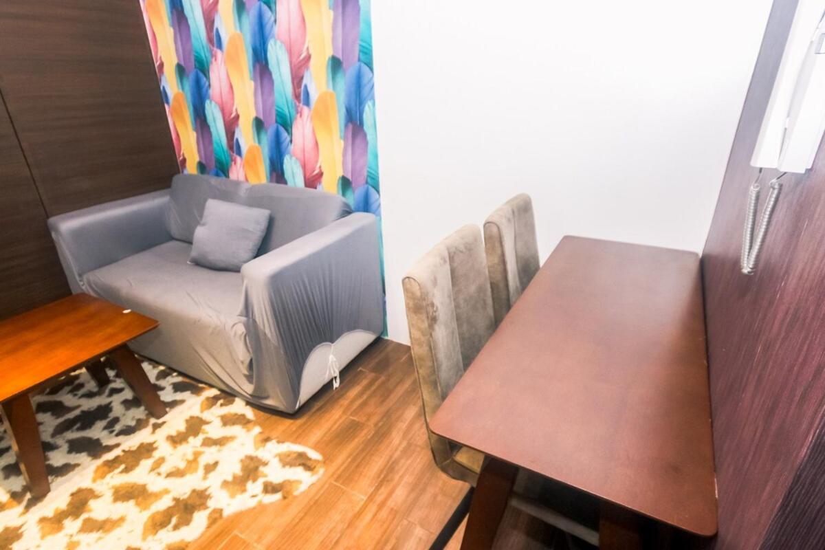 Air Snuggle In Style 1 Bedroom Makati Swim Gym Park Surf 300 Mb Apartment *