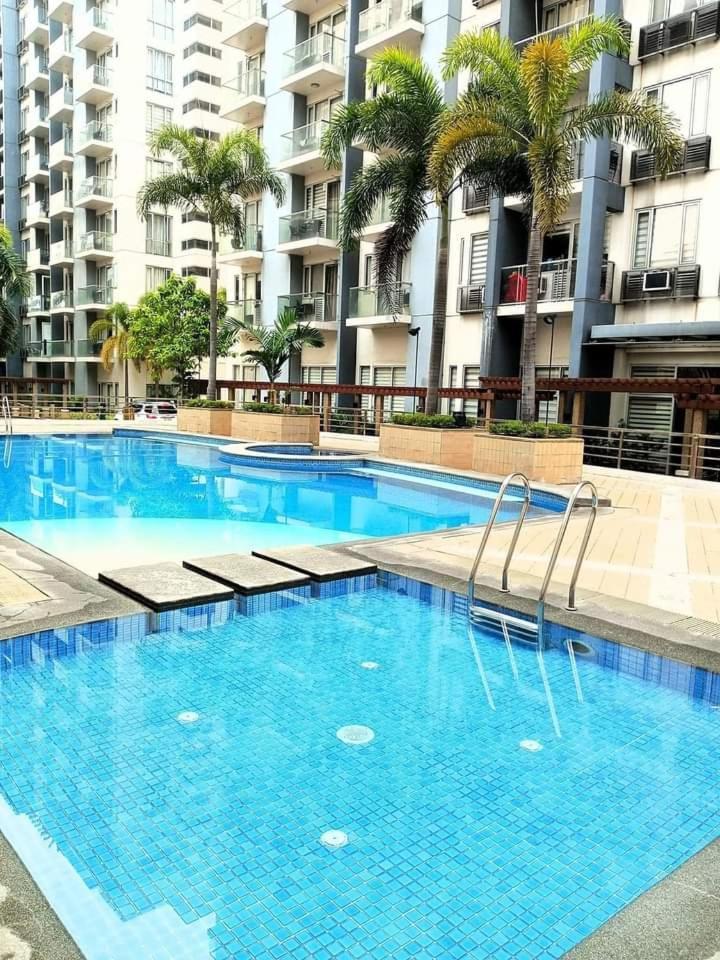 One Palm Tree Near Naia Terminal 3 Apartment