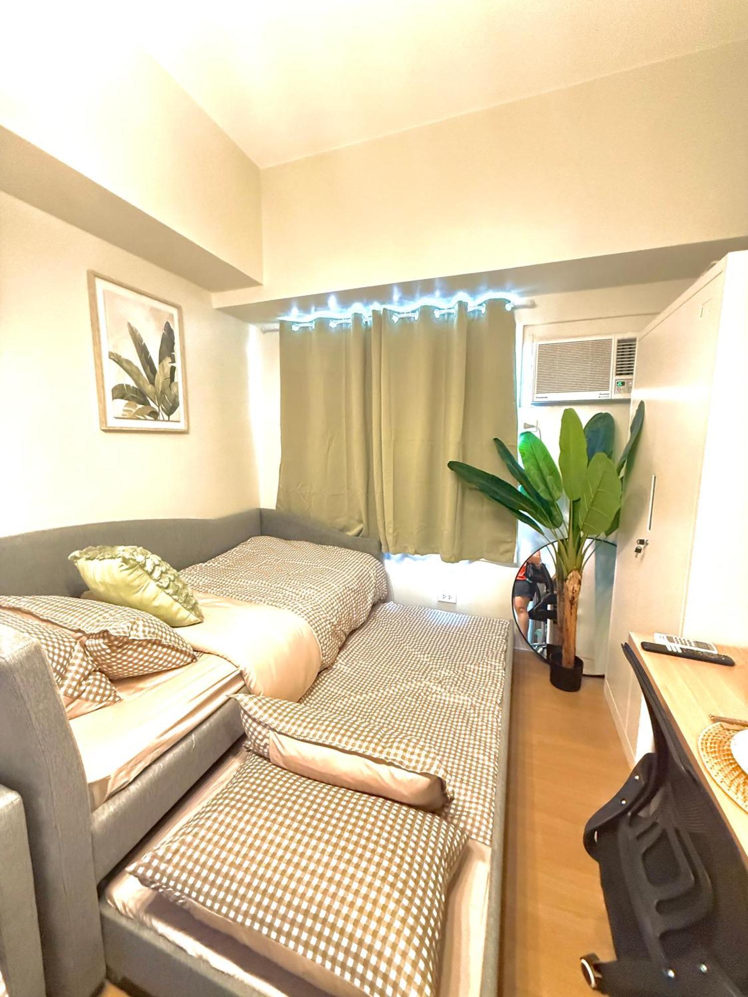 Aparthotel Working In Front Of Ateneo De Manila Quezon City