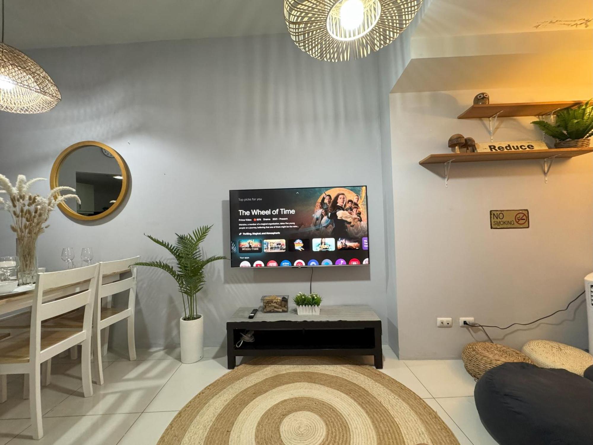 Cozy 3 Bedroom In Uptown Parksuites - Near Mall, Restaurants And Supermarket Manila