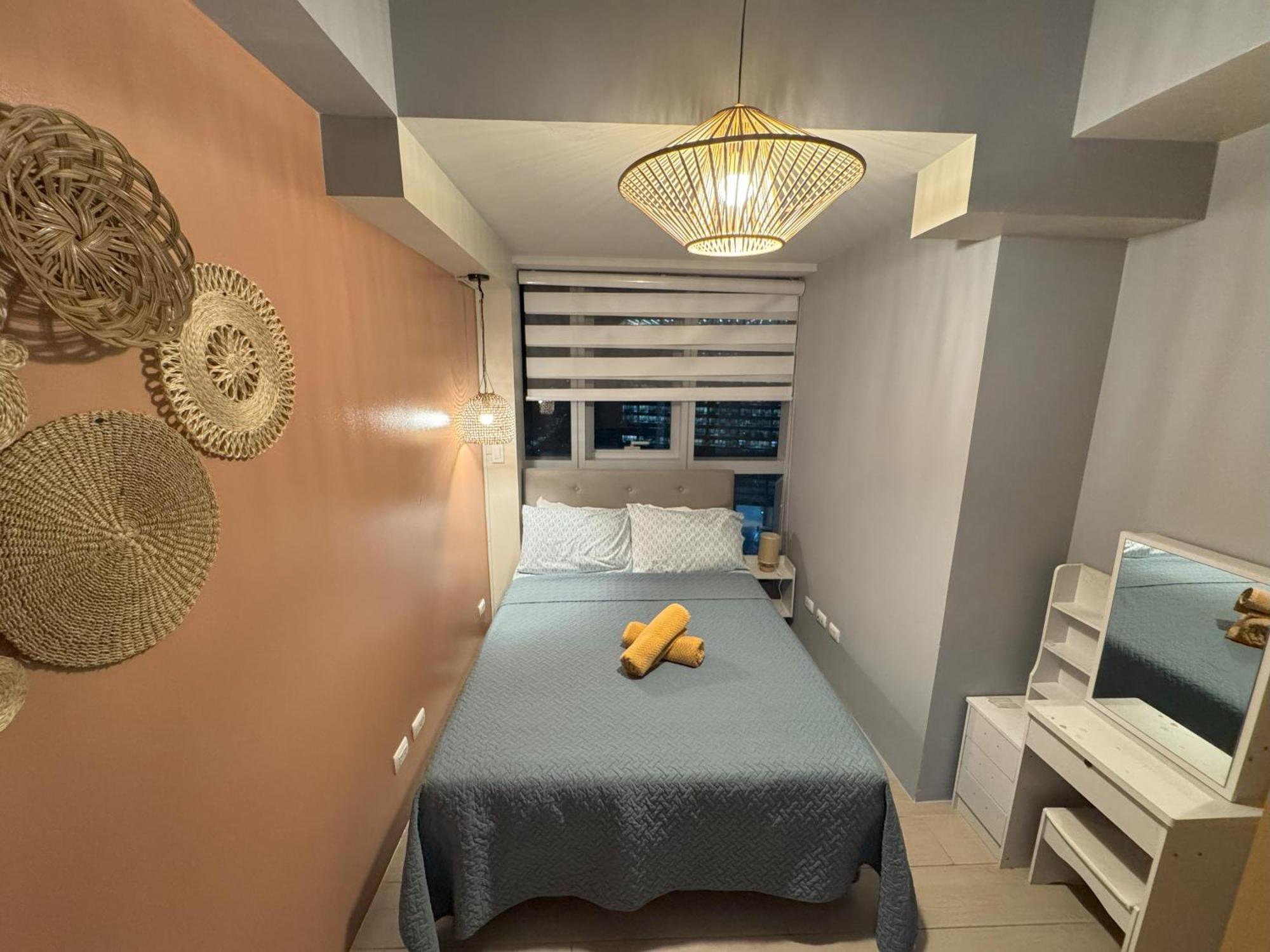 Cozy 3 Bedroom In Uptown Parksuites - Near Mall, Restaurants And Supermarket Apartment