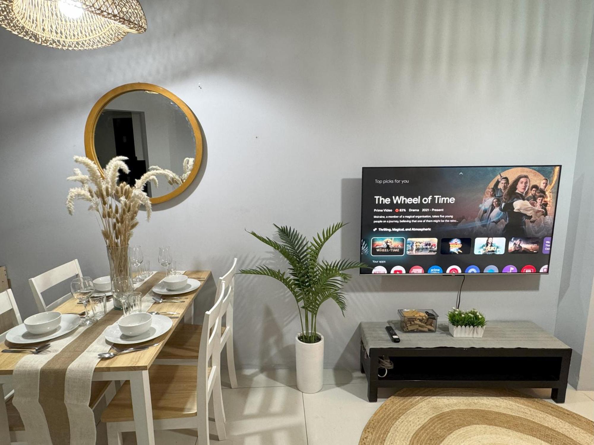 Cozy 3 Bedroom In Uptown Parksuites - Near Mall, Restaurants And Supermarket Apartment *