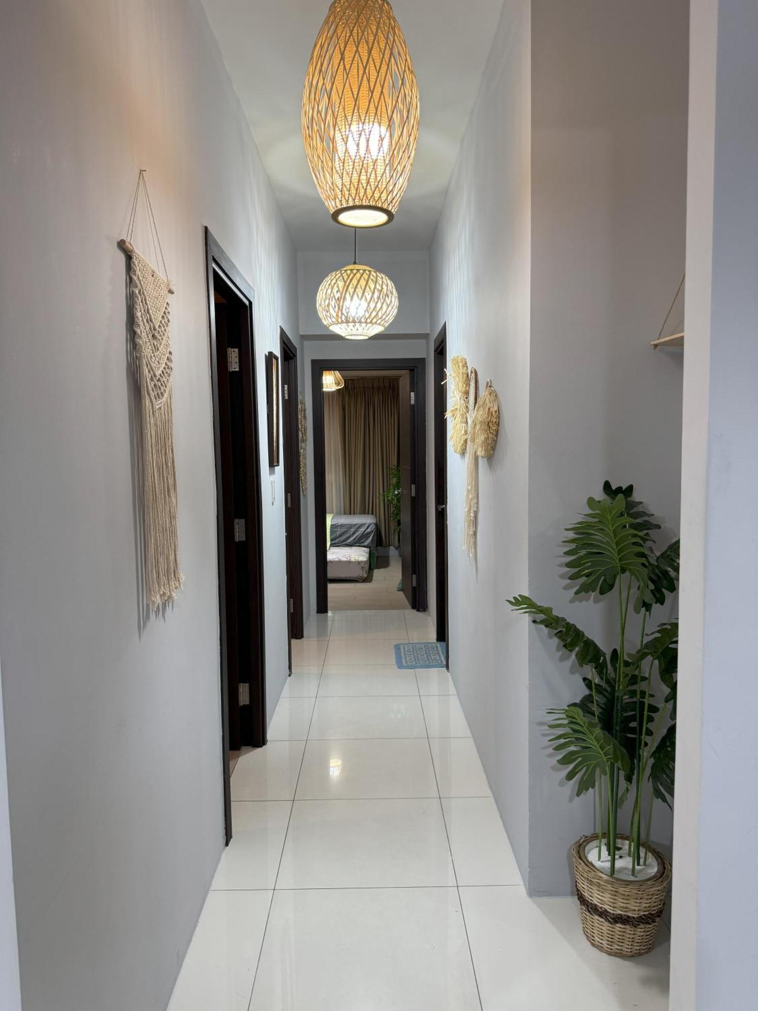 Cozy 3 Bedroom In Uptown Parksuites - Near Mall, Restaurants And Supermarket