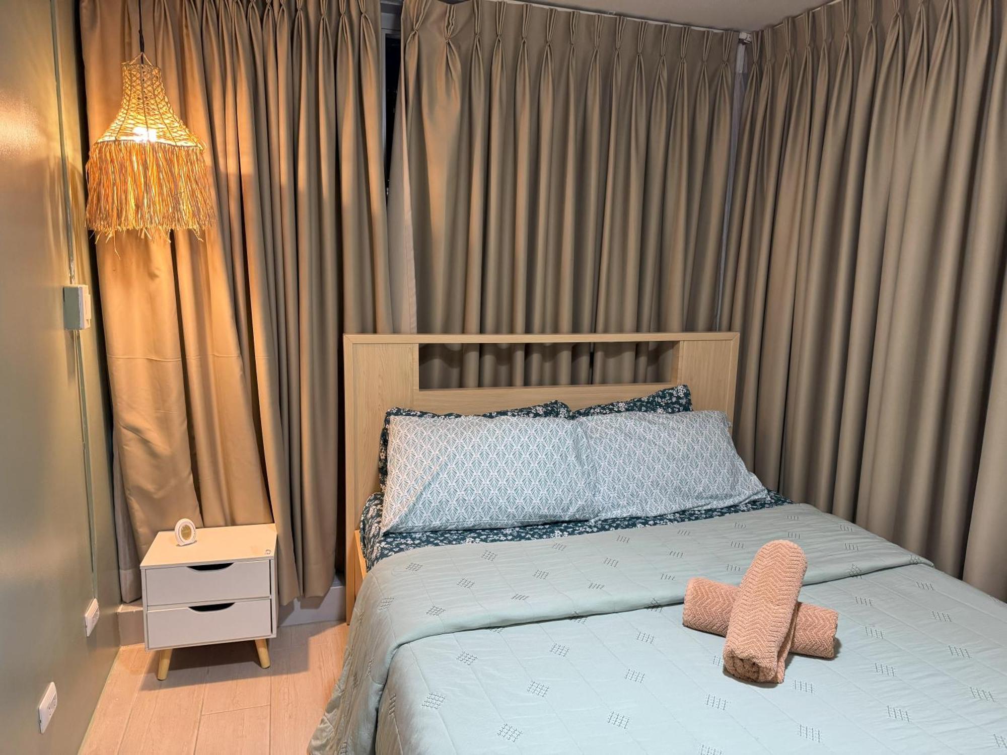 Cozy 3 Bedroom In Uptown Parksuites - Near Mall, Restaurants And Supermarket Apartment