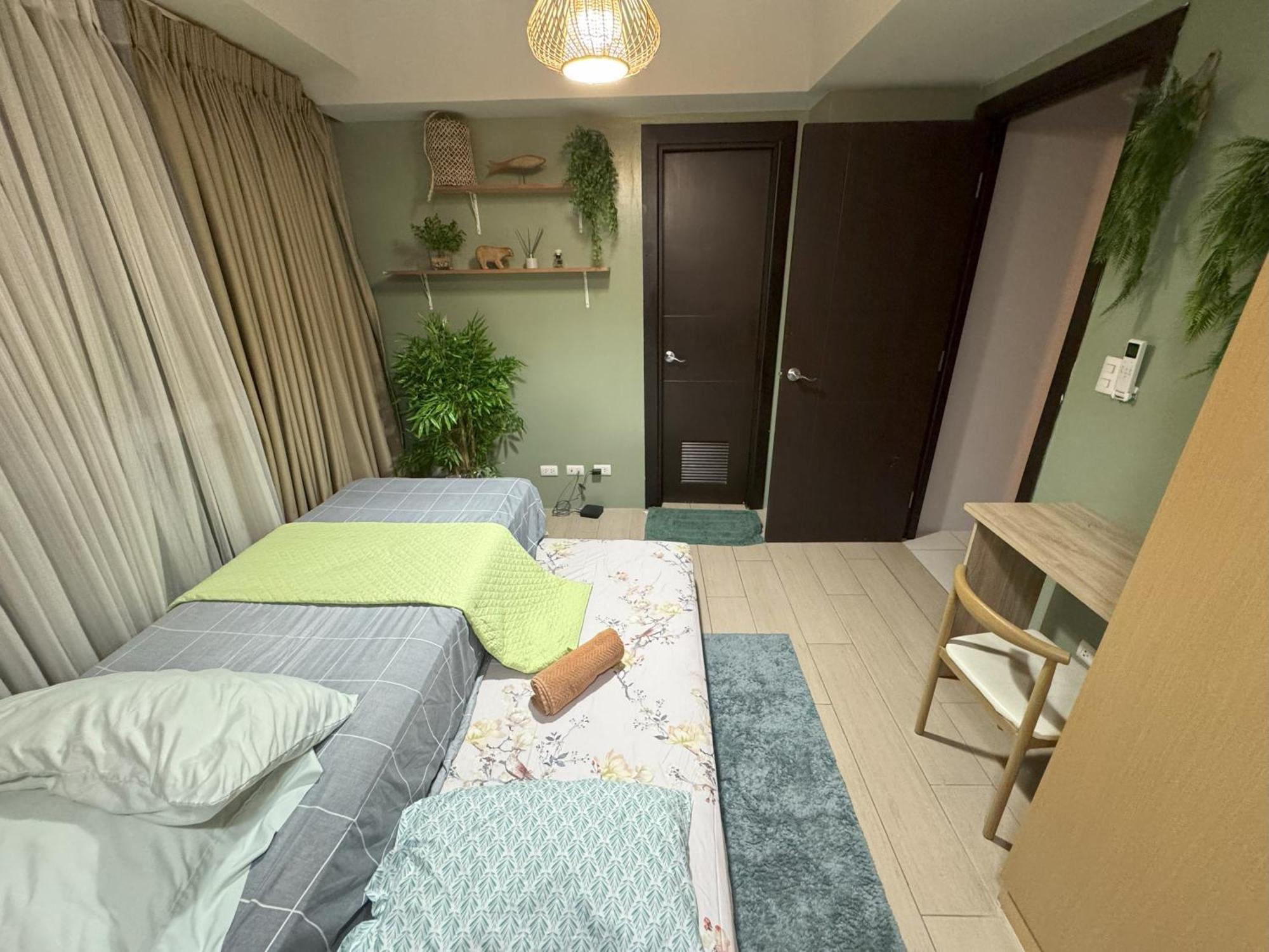 Cozy 3 Bedroom In Uptown Parksuites - Near Mall, Restaurants And Supermarket