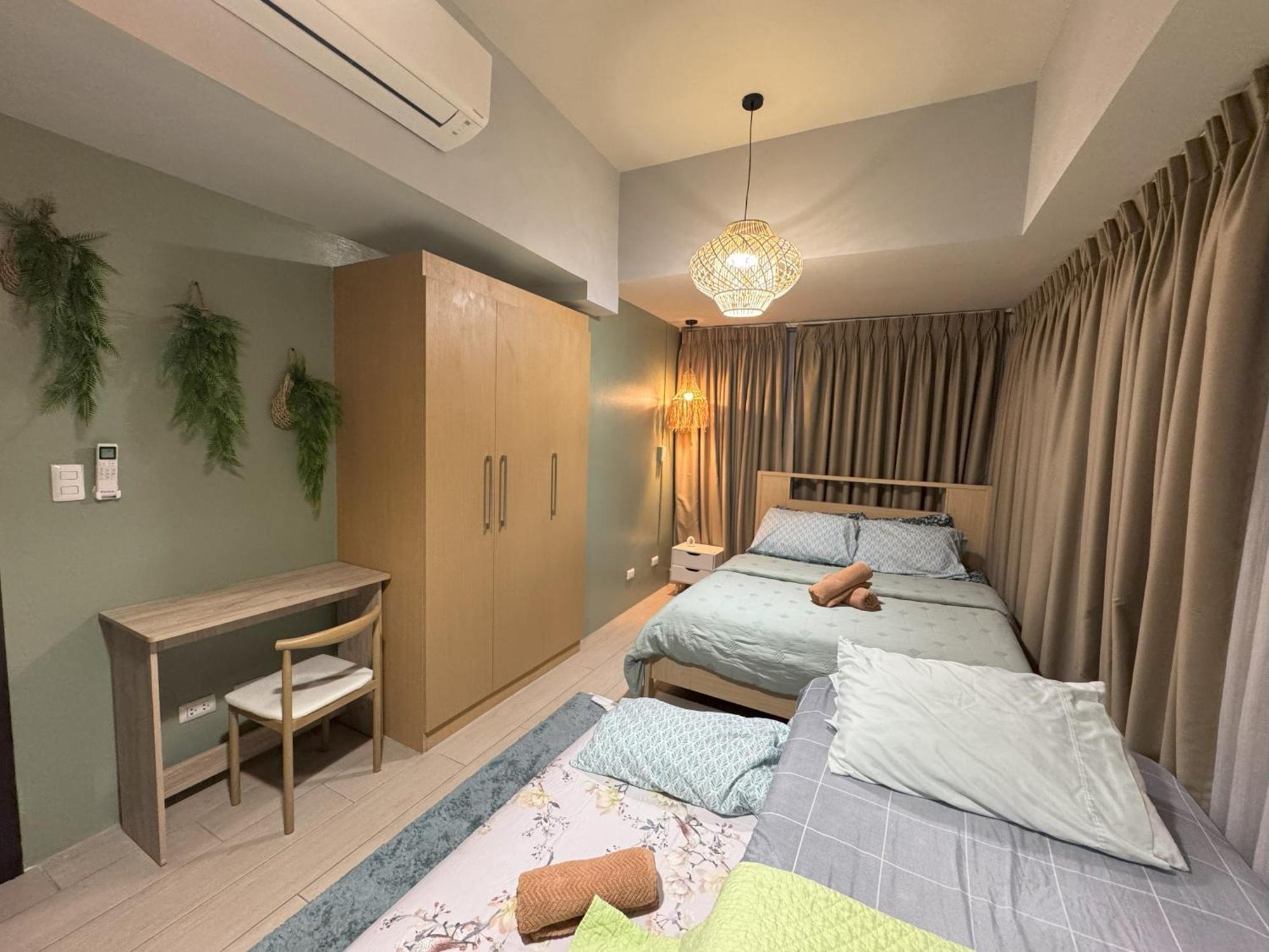 Cozy 3 Bedroom In Uptown Parksuites - Near Mall, Restaurants And Supermarket Apartment *