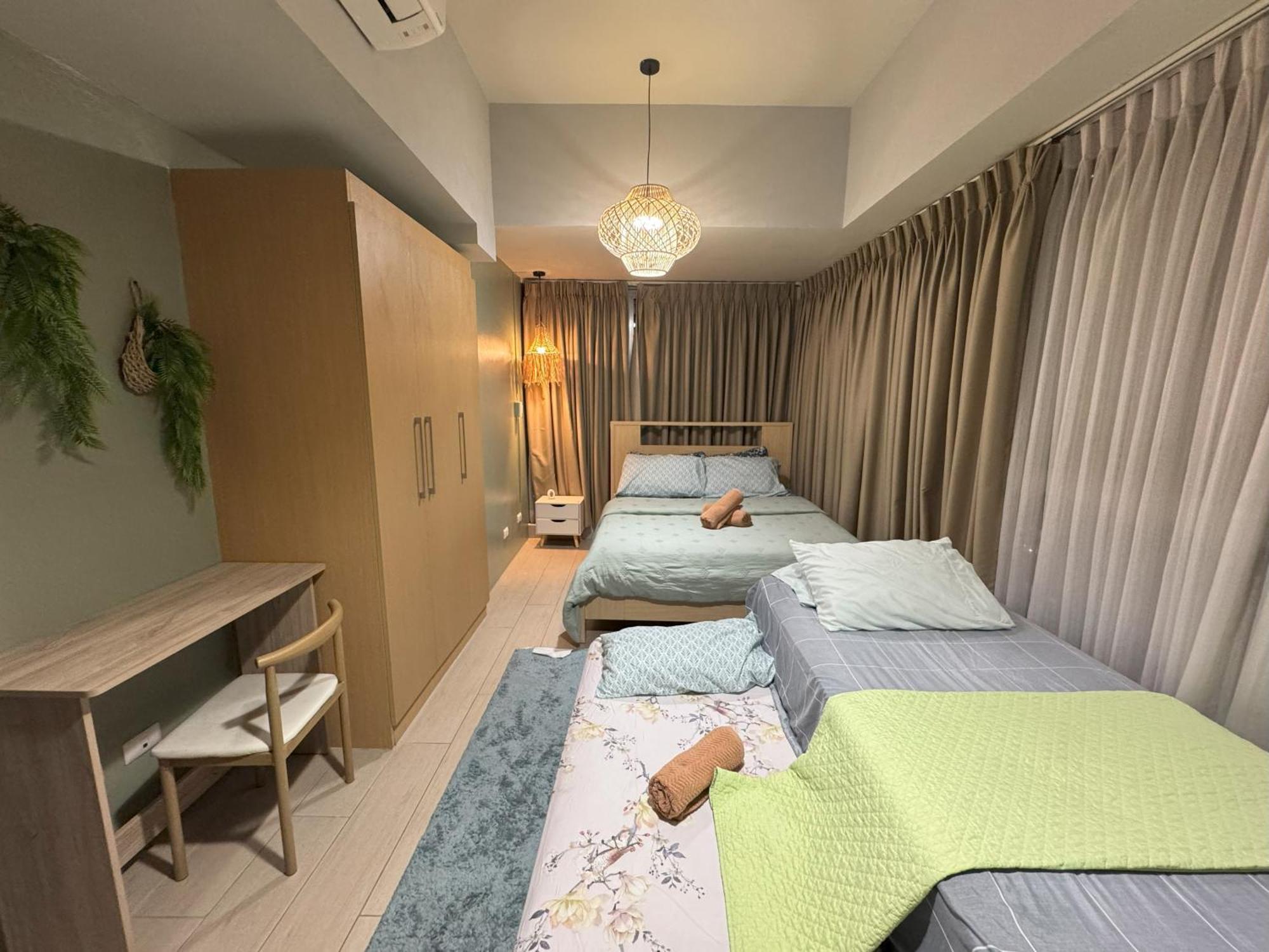 Cozy 3 Bedroom In Uptown Parksuites - Near Mall, Restaurants And Supermarket Apartment Manila