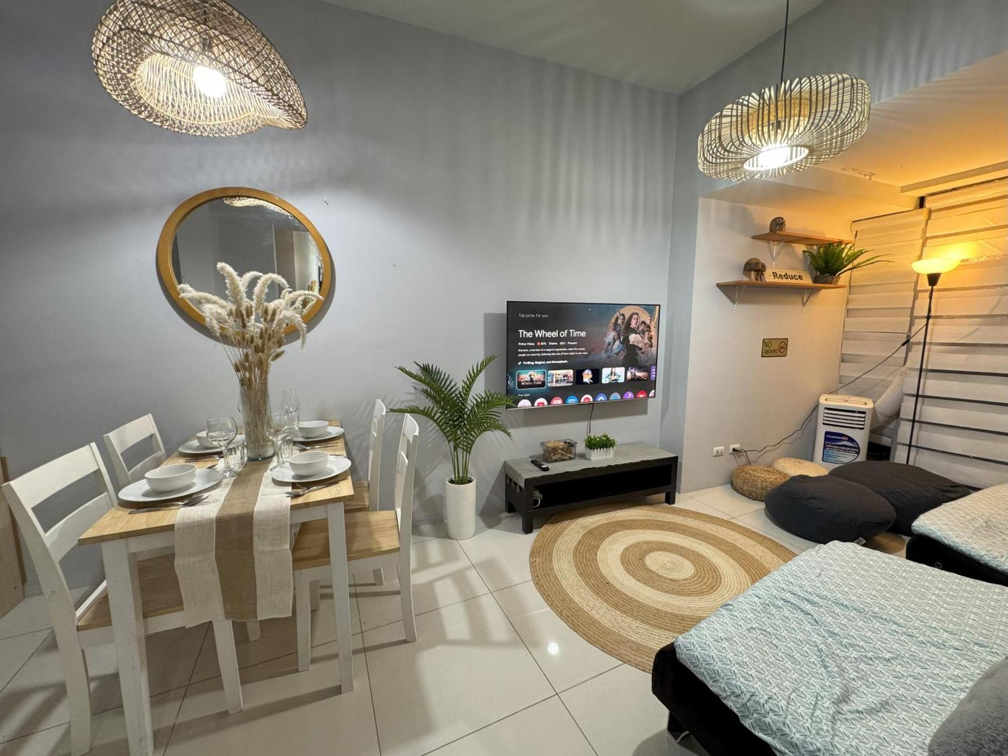 Cozy 3 Bedroom In Uptown Parksuites - Near Mall, Restaurants And Supermarket Apartment *