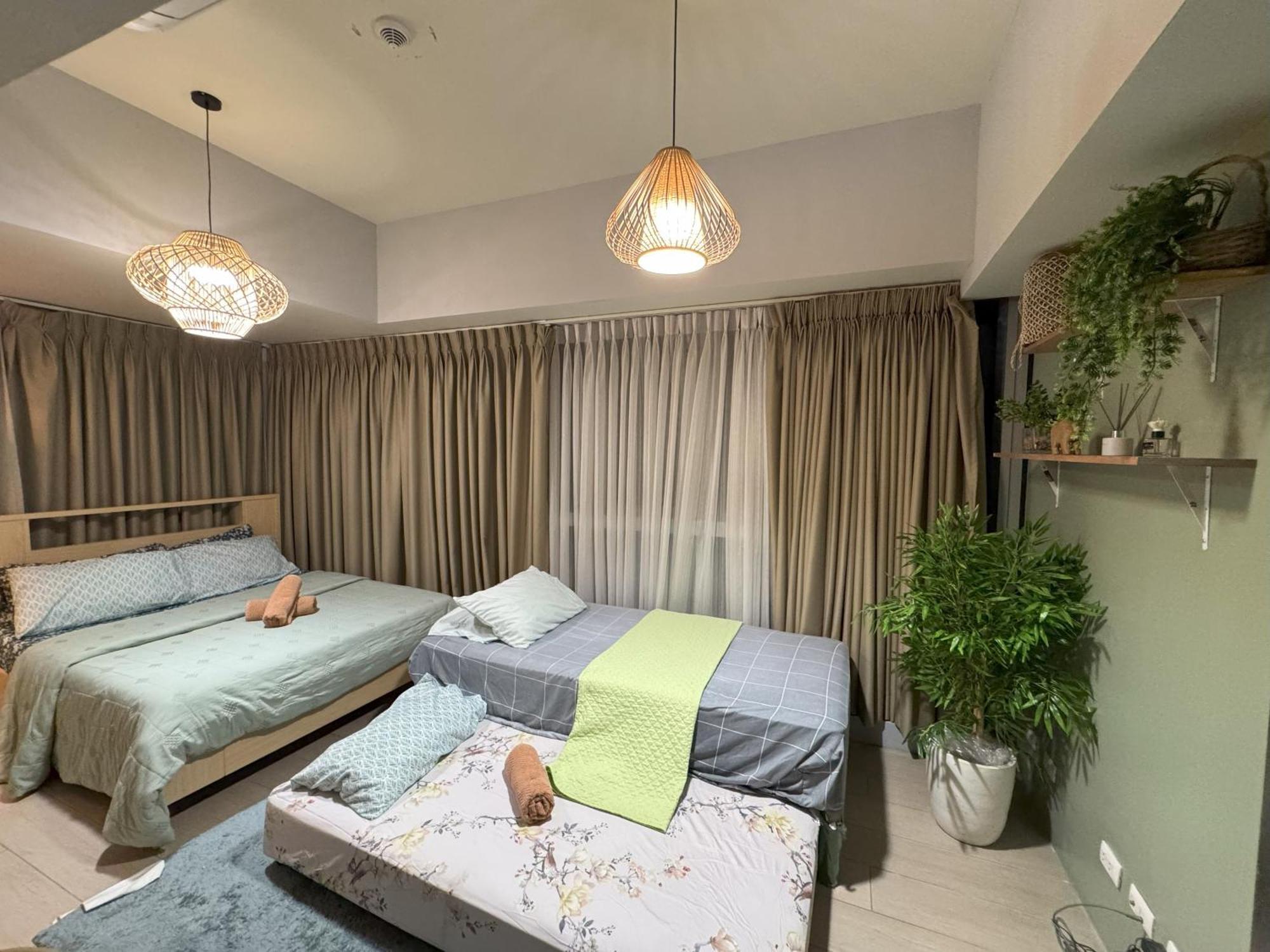 Apartment Cozy 3 Bedroom In Uptown Parksuites - Near Mall, Restaurants And Supermarket Manila