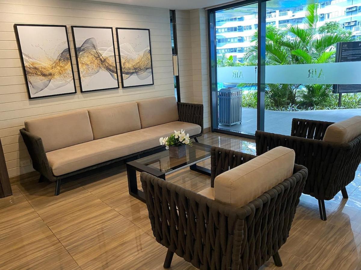 Makati Ayala Luxury Stylish Uncle Sam Gym Swim Park 300 Mb 2641 Manila
