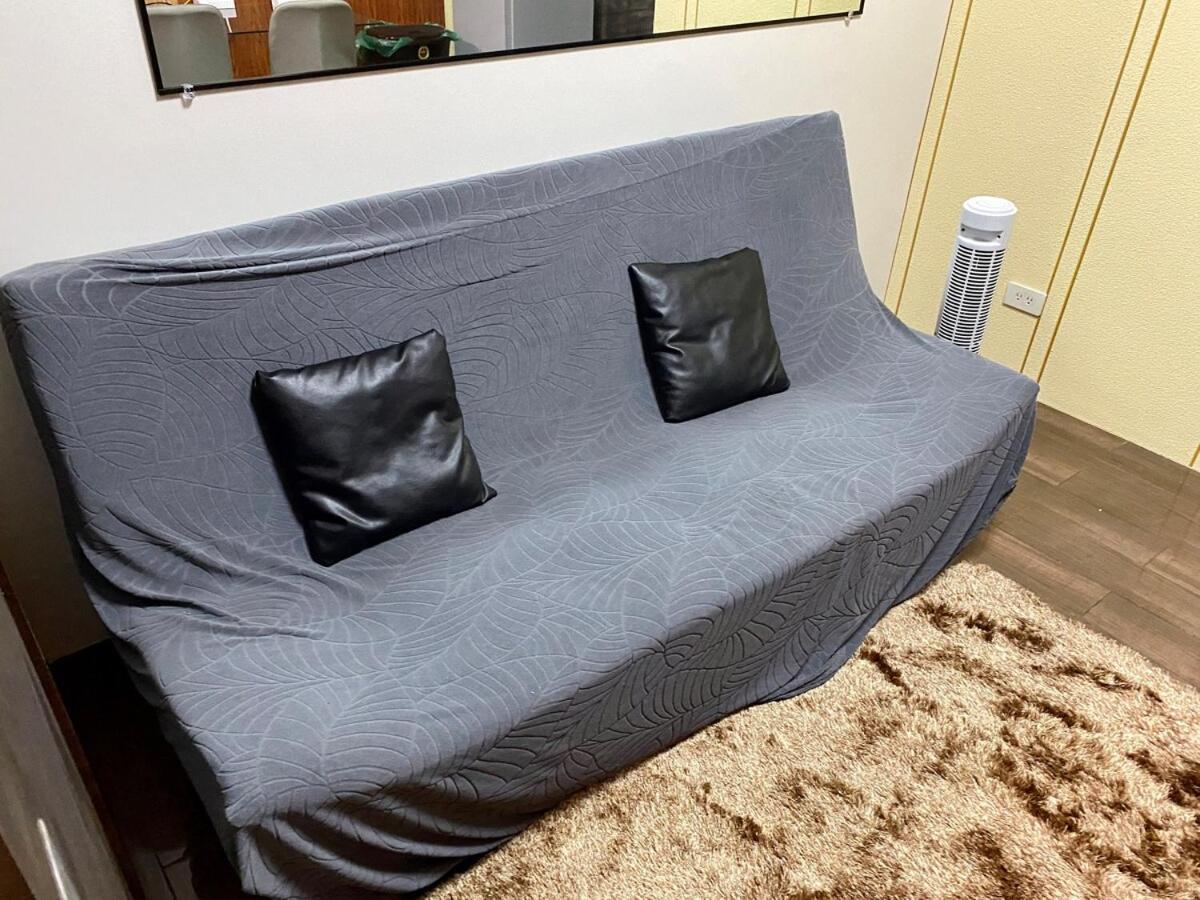 Makati Ayala Luxury Stylish Uncle Sam Gym Swim Park 300 Mb 2641 Apartment