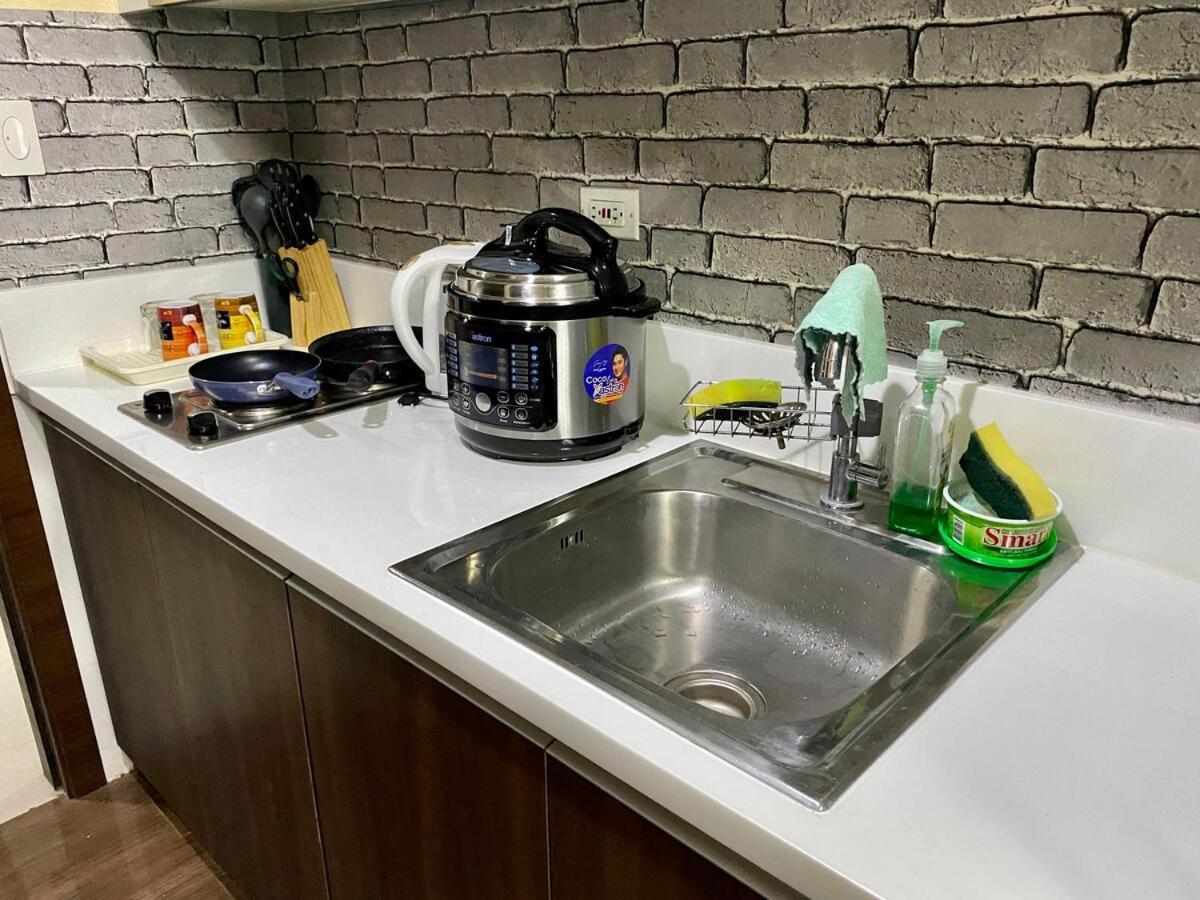 Apartment Makati Ayala Luxury Stylish Uncle Sam Gym Swim Park 300 Mb 2641 *