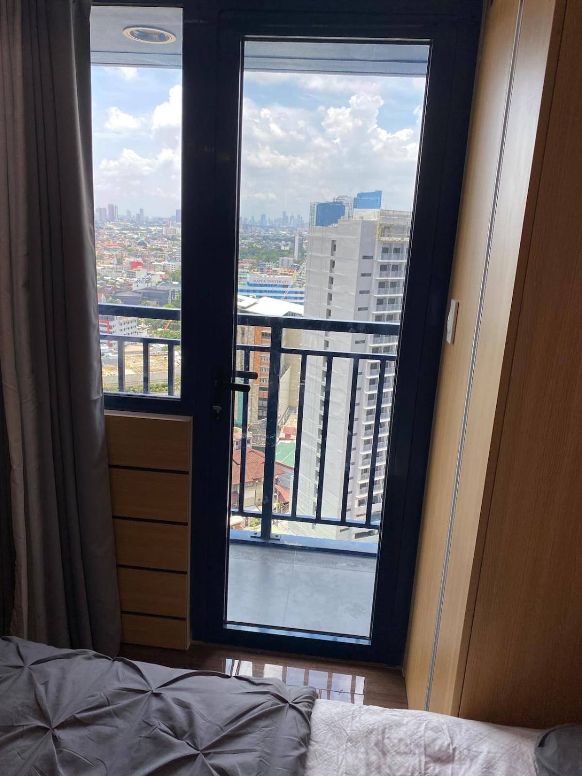 Makati Ayala Luxury Stylish Uncle Sam Gym Swim Park 300 Mb 2641 Apartment Manila
