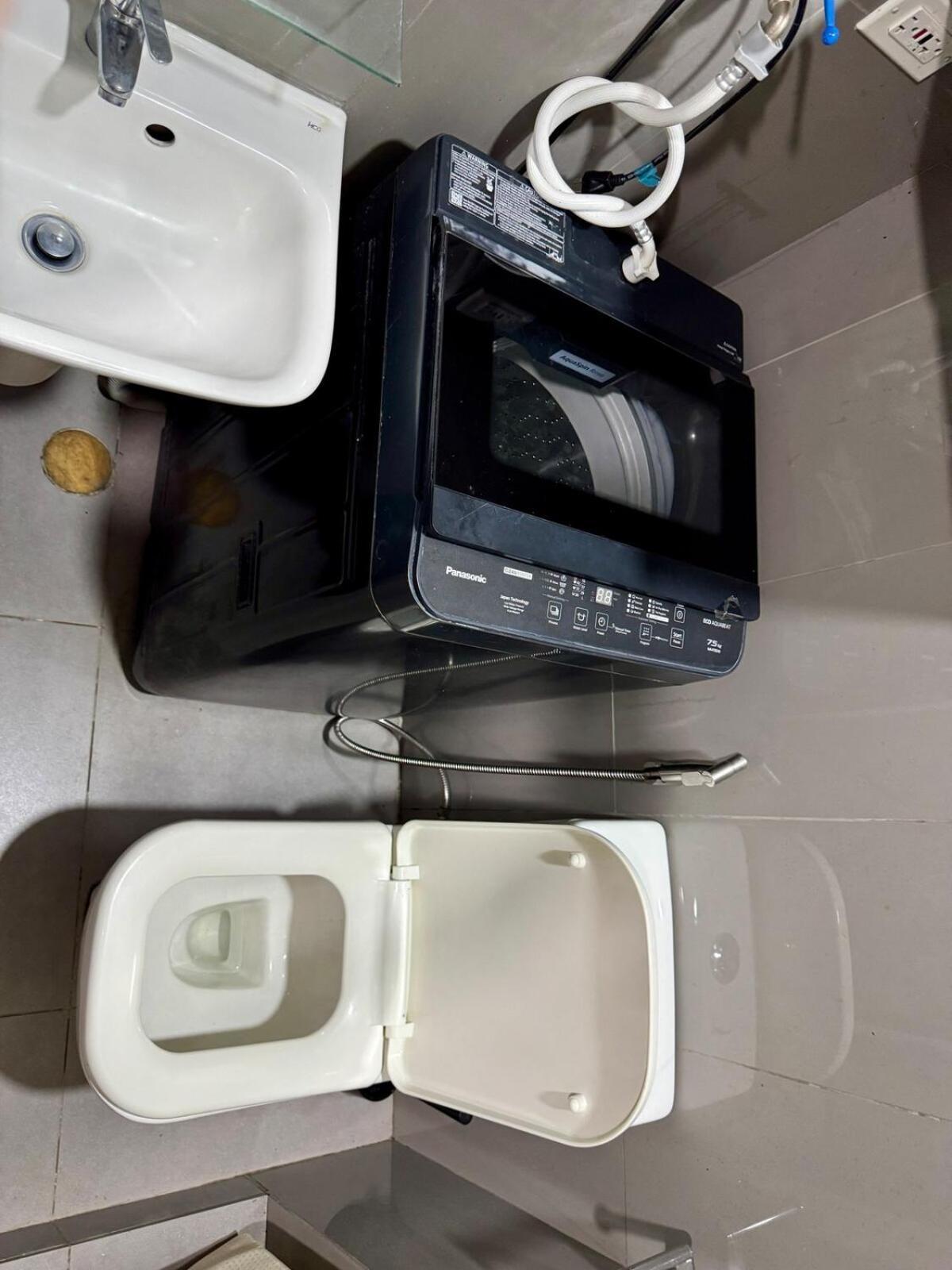 Apartment Galloping Executive Makati Gym Swim Park 300 Mbps