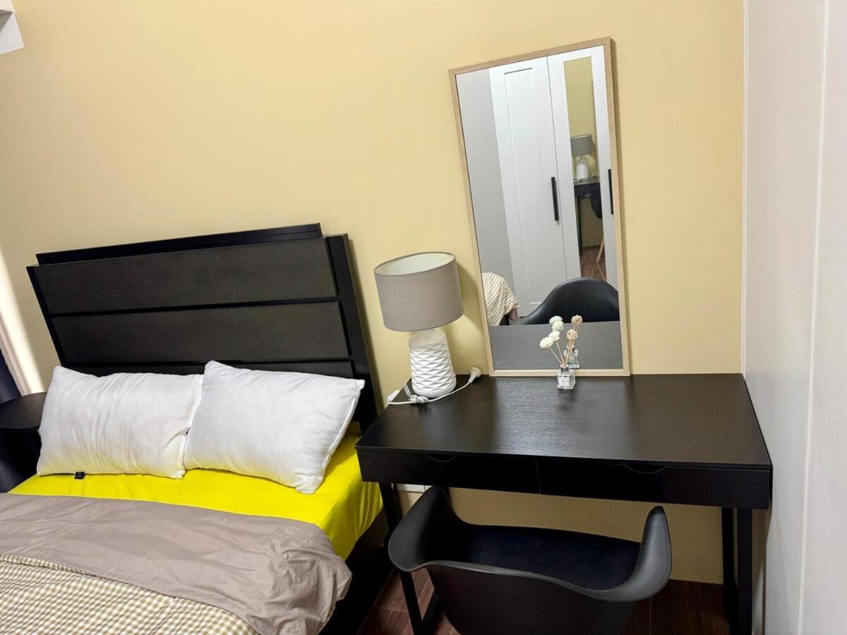 Galloping Executive Makati Gym Swim Park 300 Mbps Apartment Manila