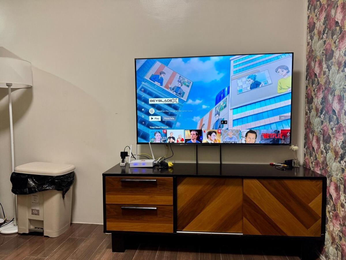 Apartment Galloping Executive Makati Gym Swim Park 300 Mbps Manila