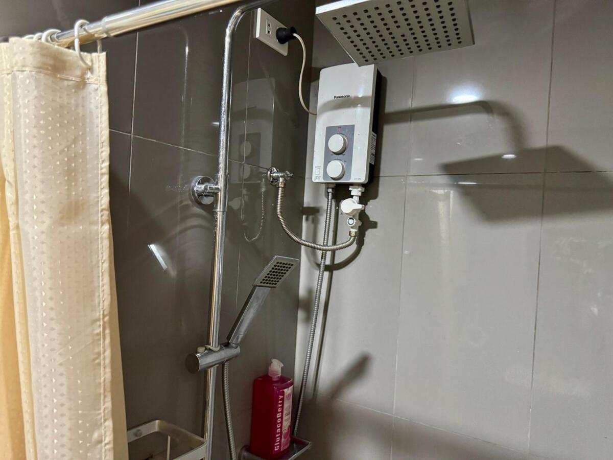Apartment Galloping Executive Makati Gym Swim Park 300 Mbps