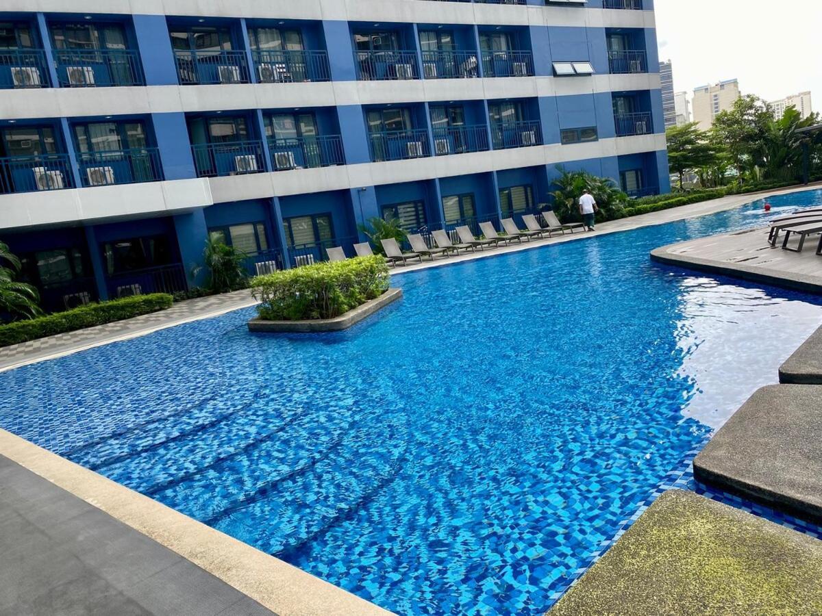 Galloping Executive Makati Gym Swim Park 300 Mbps Manila