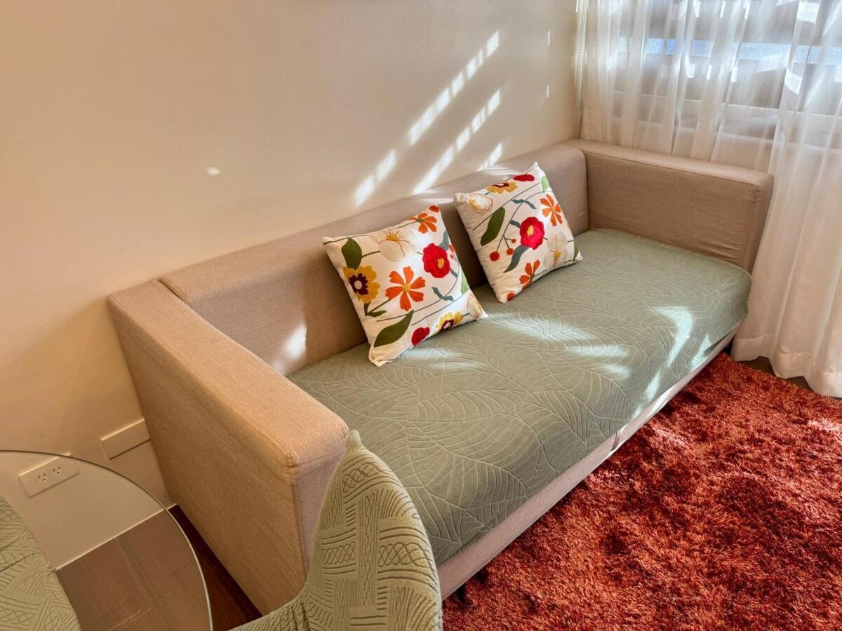 Apartment Chic Luxury Air 2 Bedroom Finest Living Air Makati Gym Swim Park 300 *