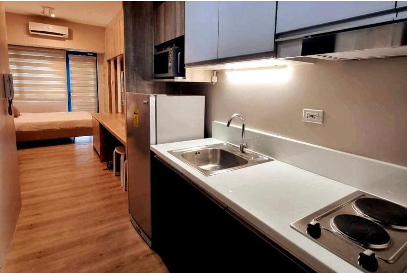 Cosmopolitan Comfort Makati 1 Bedroom Wonder 300mb 2428 Internet Apartment