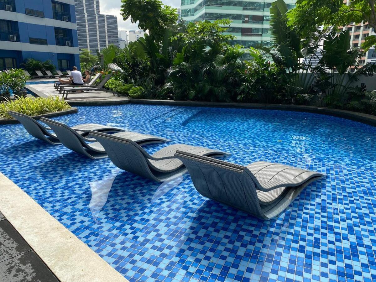 Cosmopolitan Comfort Makati 1 Bedroom Wonder 300mb 2428 Internet * Manila