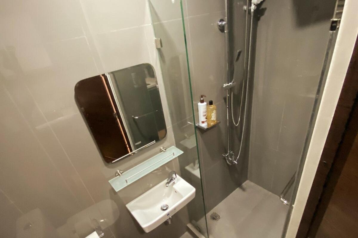 Apartment Cosmopolitan Comfort Makati 1 Bedroom Wonder 300mb 2428 Internet *