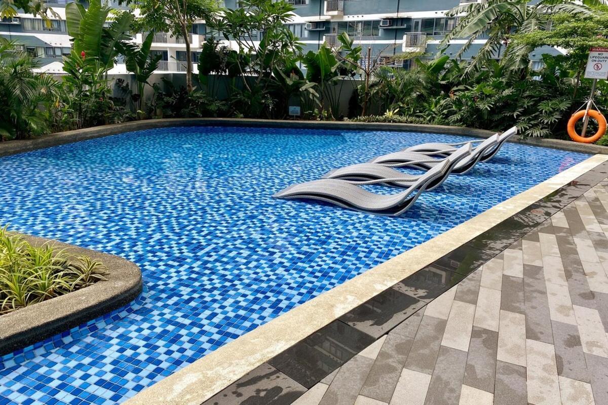 Cosmopolitan Comfort Makati 1 Bedroom Wonder 300mb 2428 Internet *