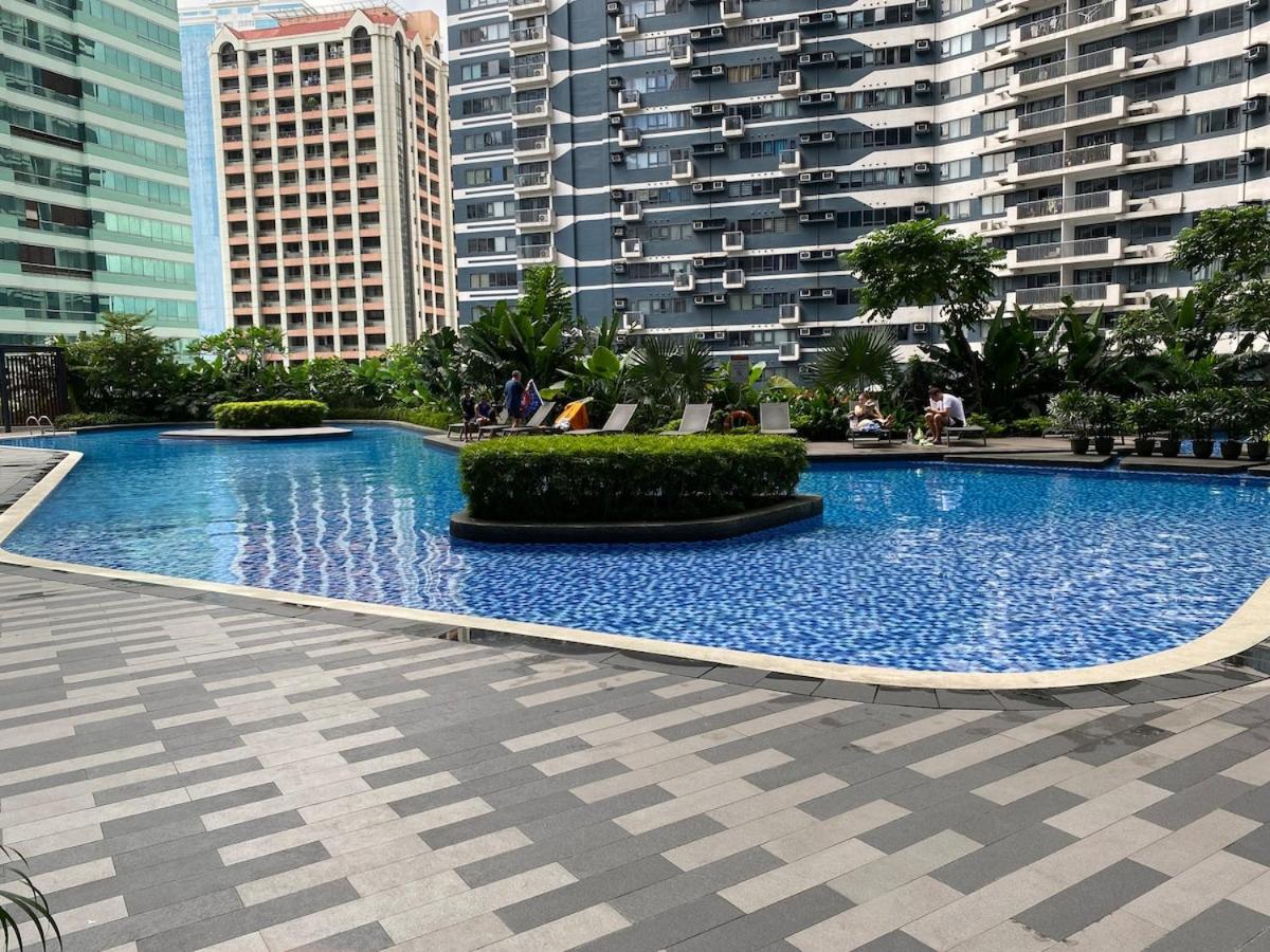 Cosmopolitan Comfort Makati 1 Bedroom Wonder 300mb 2428 Internet Apartment