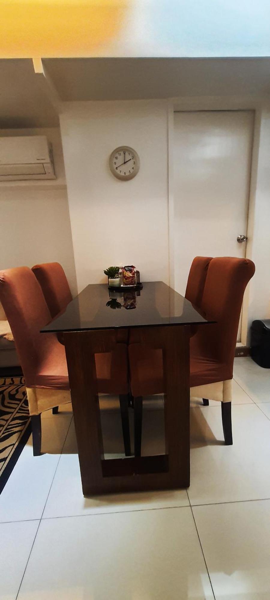 2 Bedroom Loft-type Victoria Apartment *