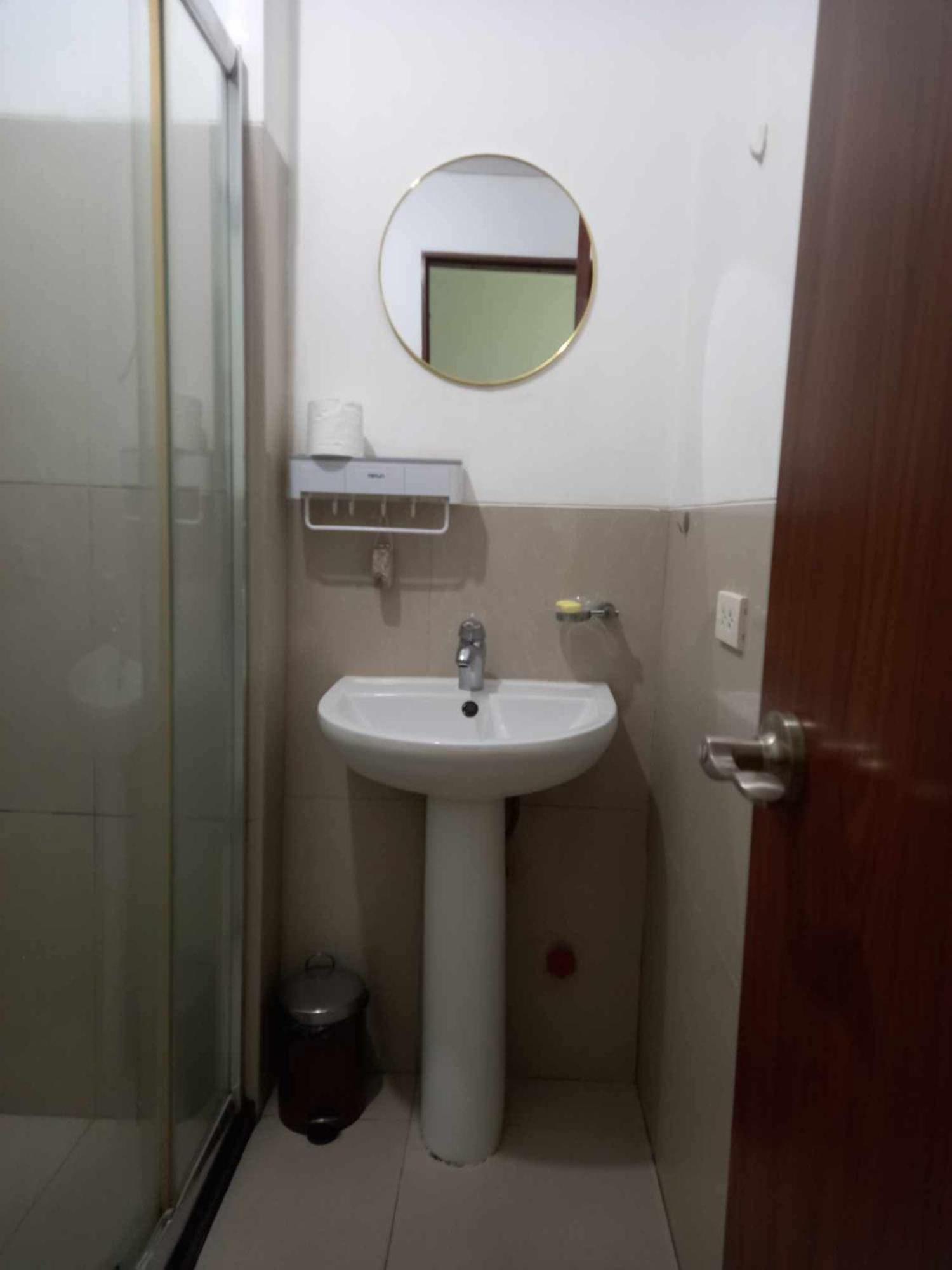 Beacon Makati Free Pool Access Free Wifi 100mbps & Free Netflix