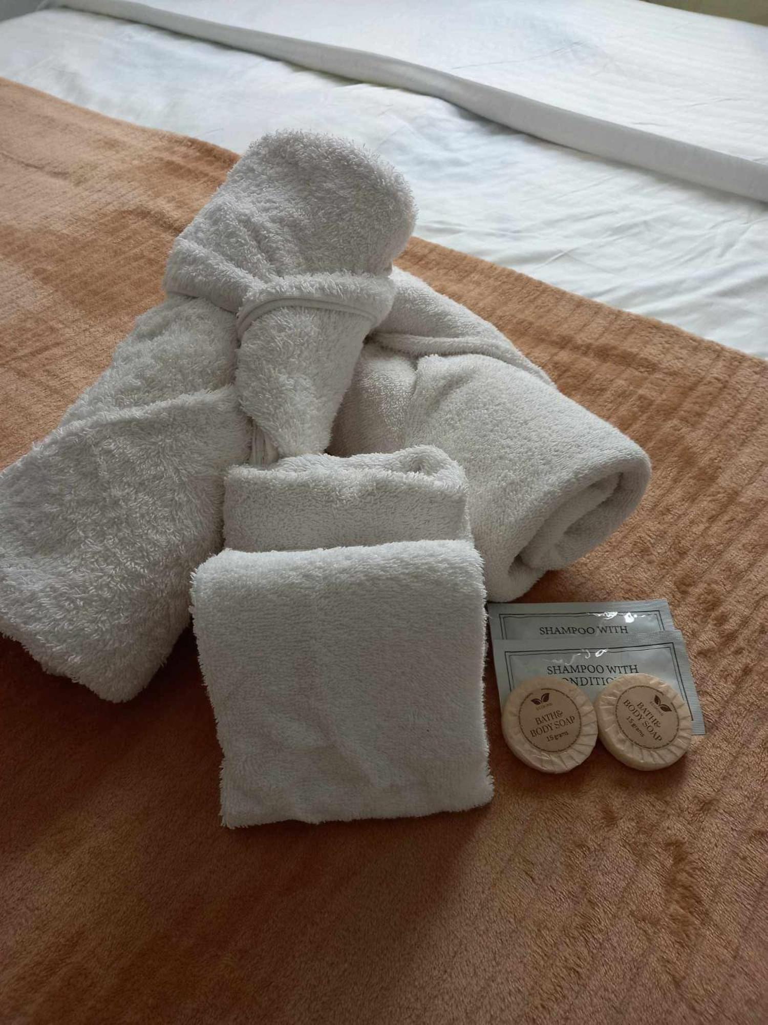 Apartment Beacon Makati Free Pool Access Free Wifi 100mbps & Free Netflix