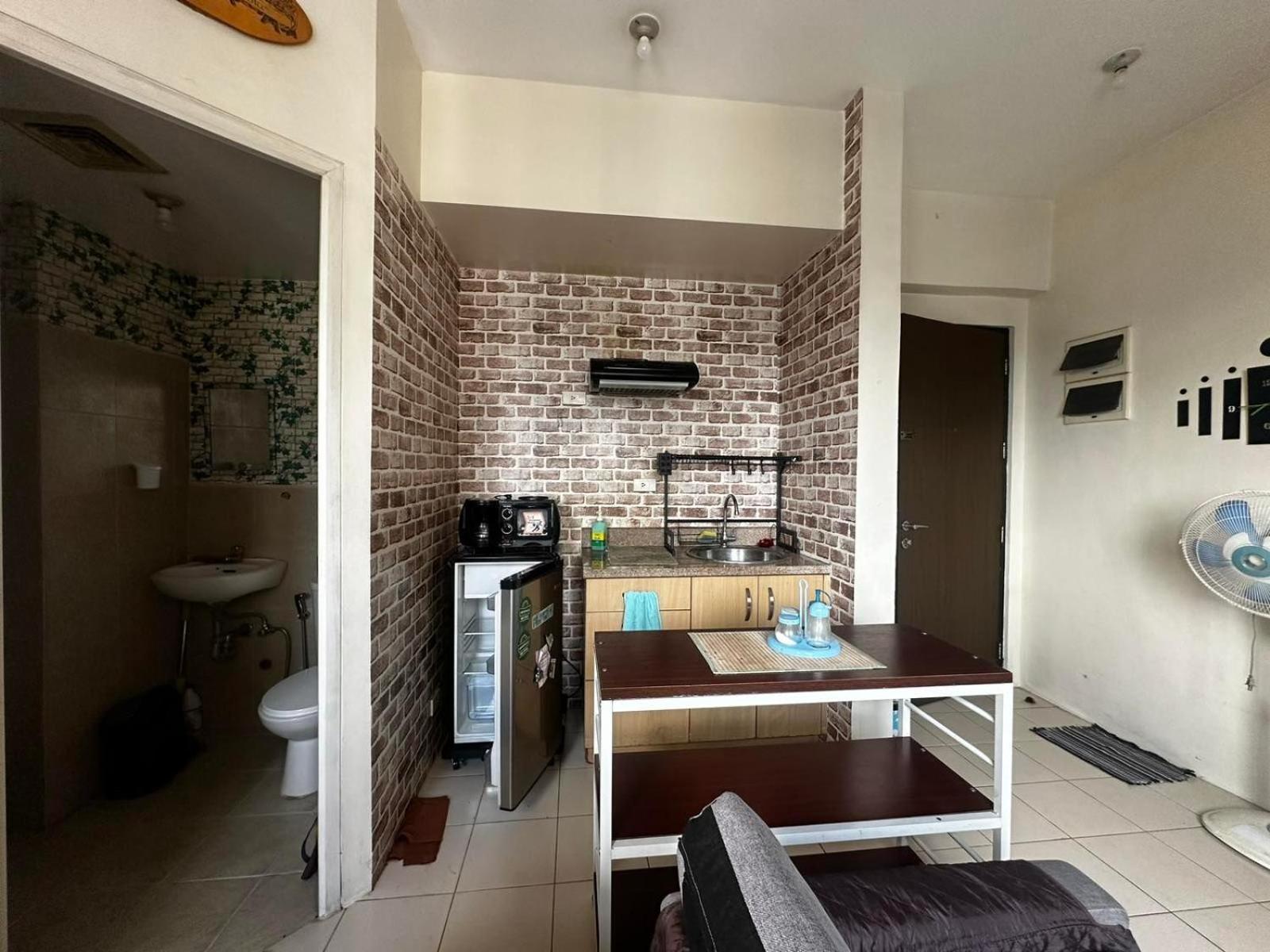 1br-corner Unit At Laureano Di Trevi Makati *