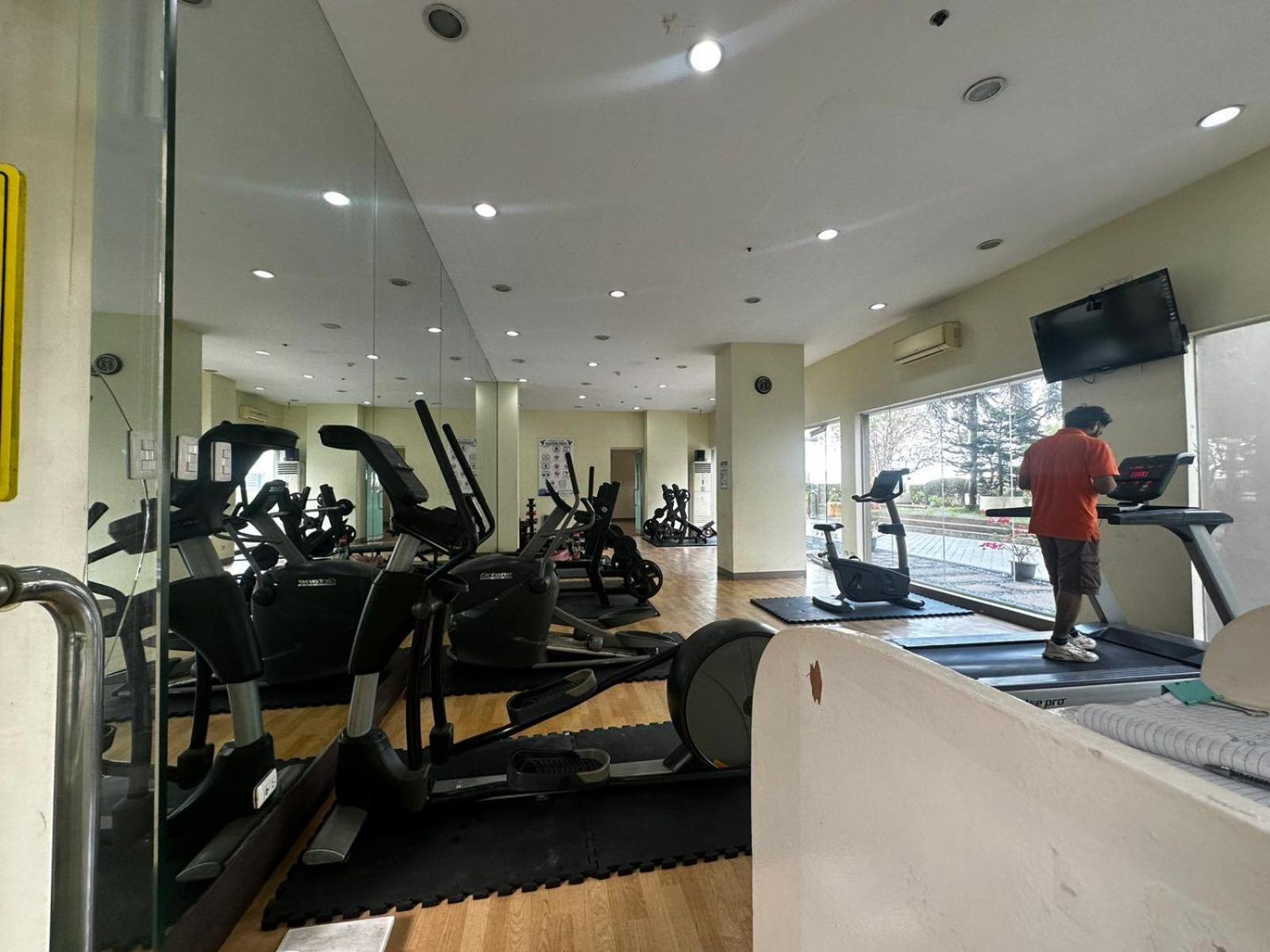 1br-corner Unit At Laureano Di Trevi Makati * Manila