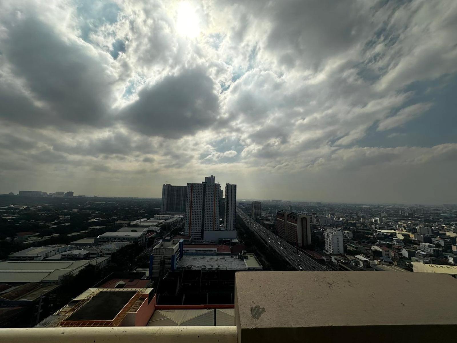 Apartment 1br-corner Unit At Laureano Di Trevi Makati *
