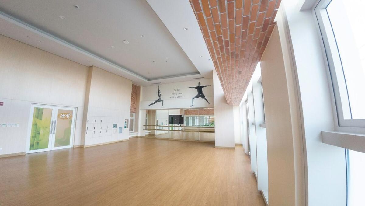Luxx Mckinley With Fast Wifi In Bgc * Manila