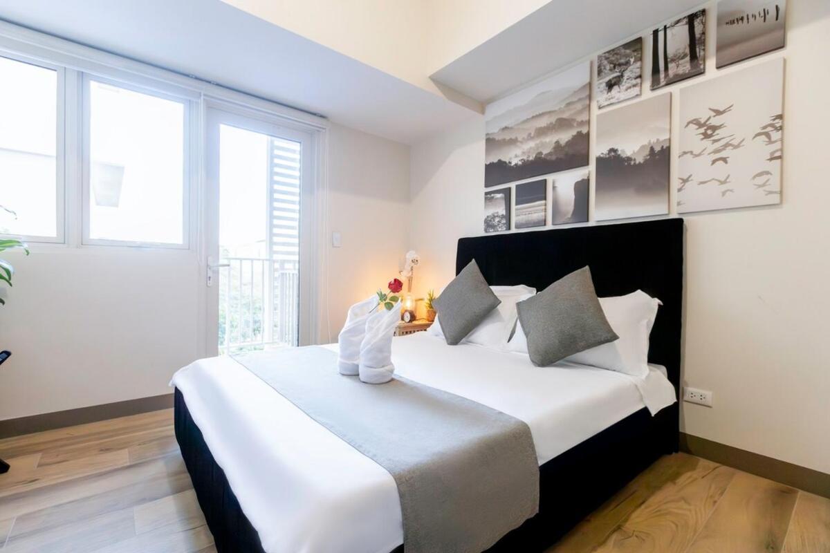 Apartment Luxx Mckinley With Fast Wifi In Bgc