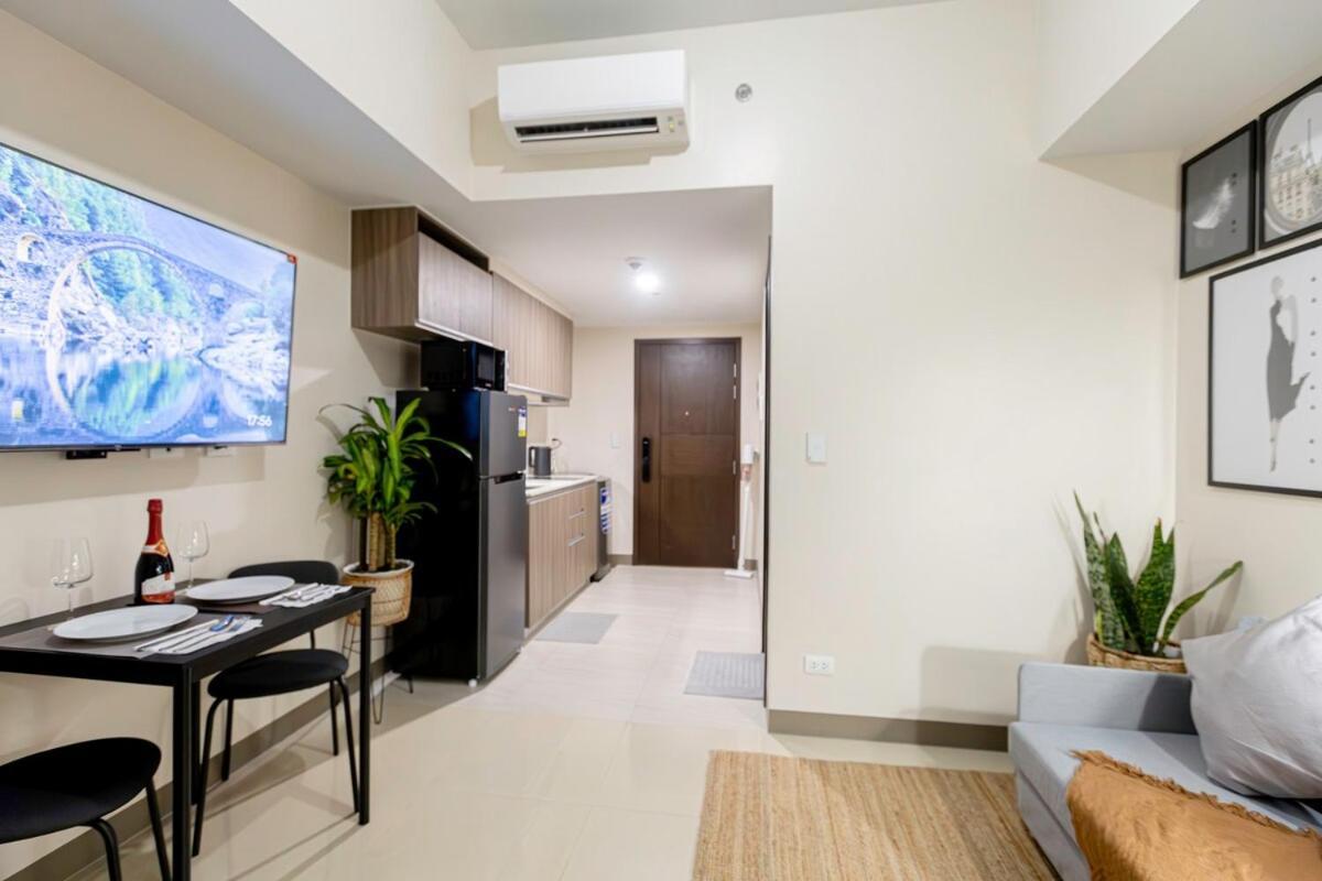 Luxx Mckinley With Fast Wifi In Bgc Apartment *