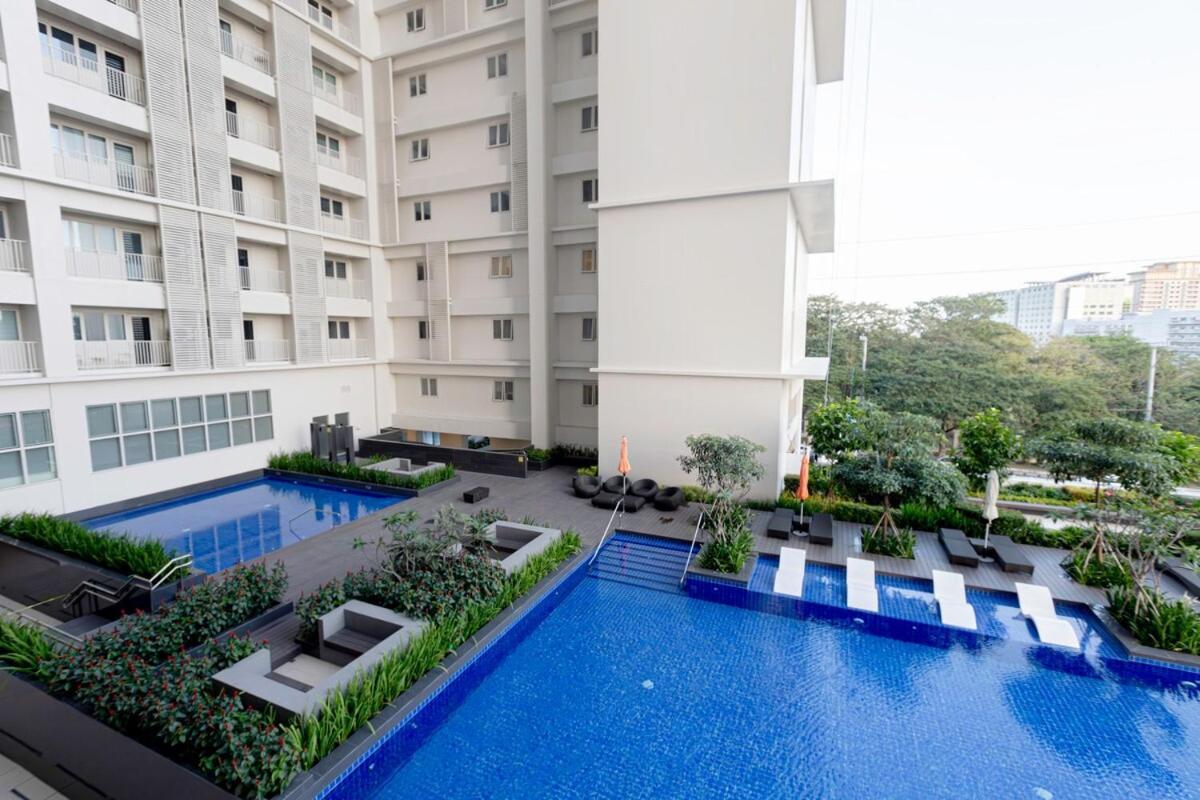 Luxx Mckinley With Fast Wifi In Bgc Apartment Manila