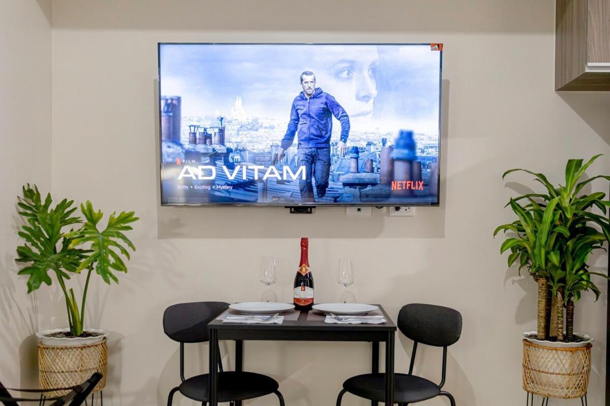 Luxx Mckinley With Fast Wifi In Bgc Manila