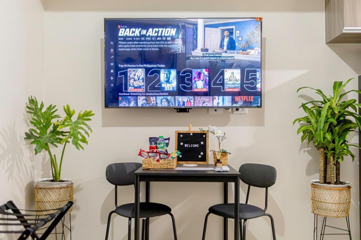 Luxx Mckinley With Fast Wifi In Bgc * Manila