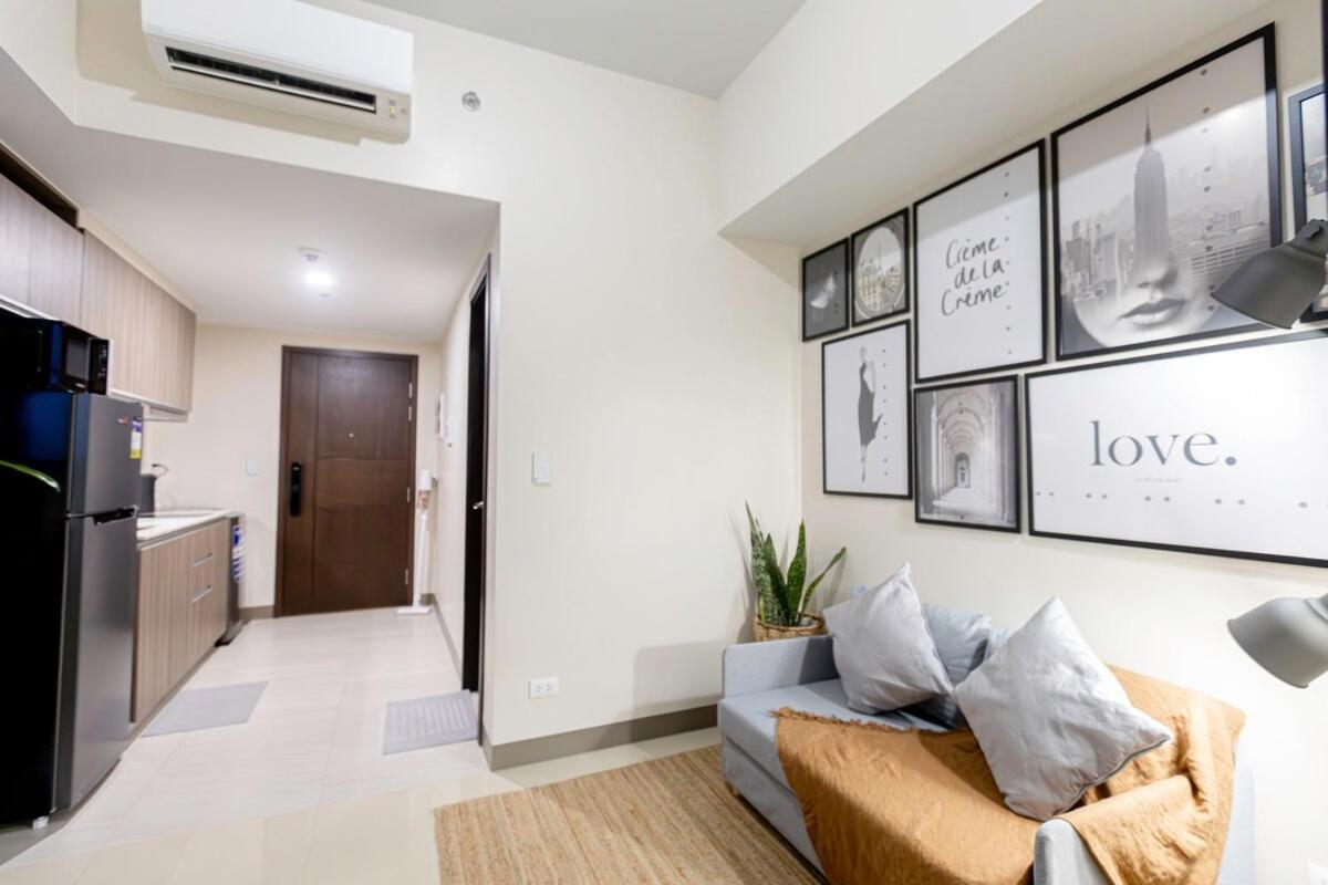 Apartment Luxx Mckinley With Fast Wifi In Bgc