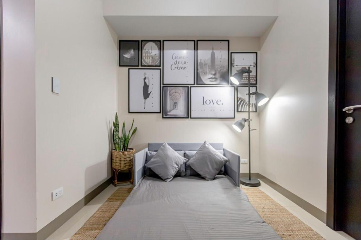 Luxx Mckinley With Fast Wifi In Bgc * Manila