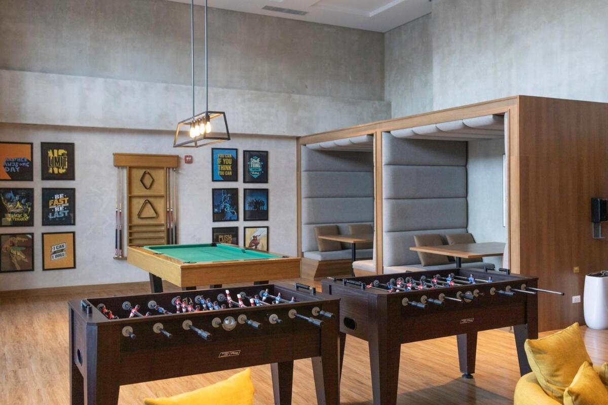 Luxx Mckinley With Fast Wifi In Bgc Apartment