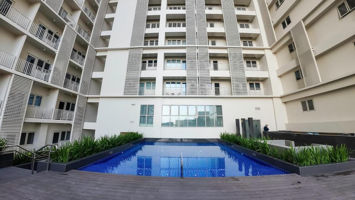 Luxx Mckinley With Fast Wifi In Bgc Apartment *
