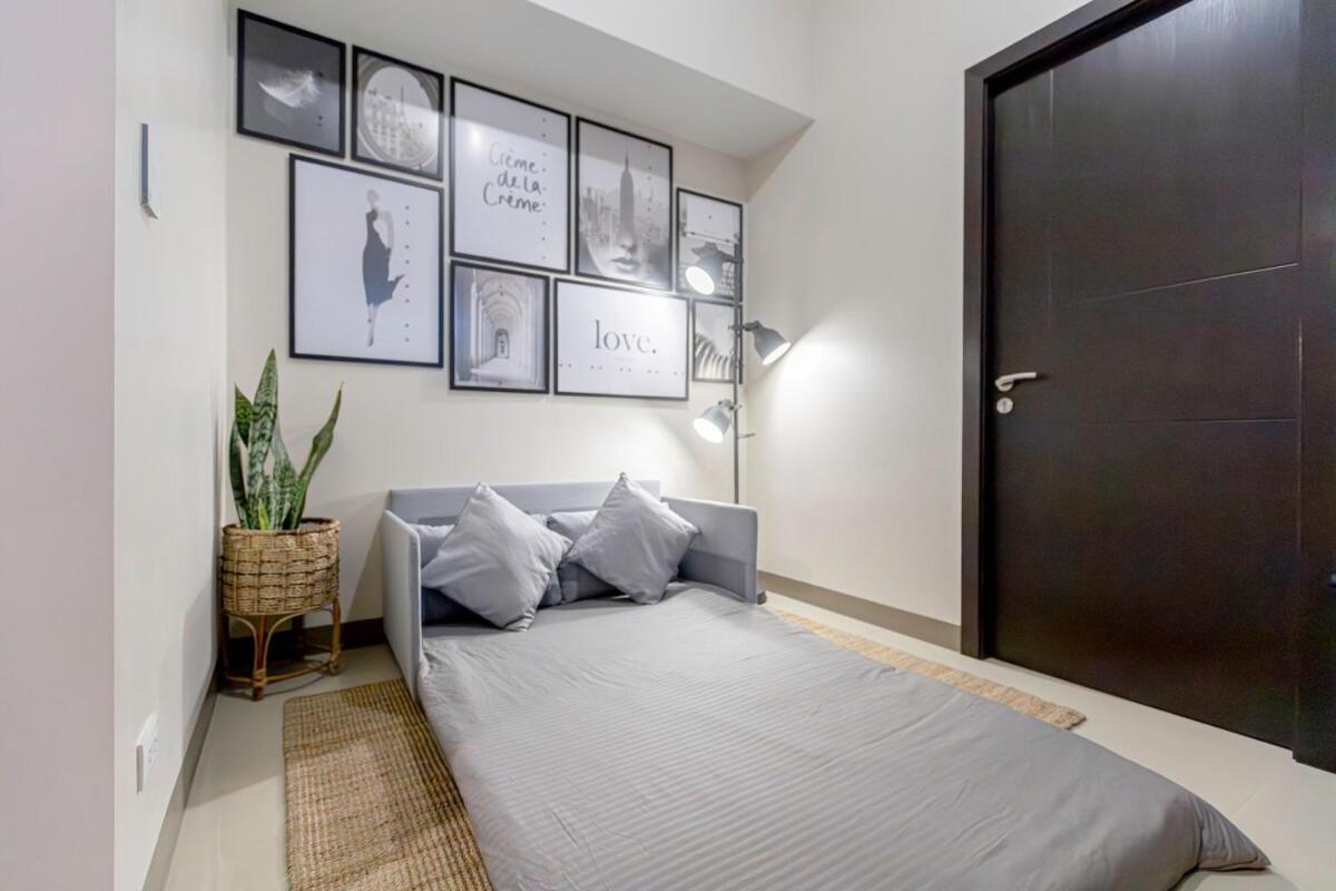 Apartment Luxx Mckinley With Fast Wifi In Bgc